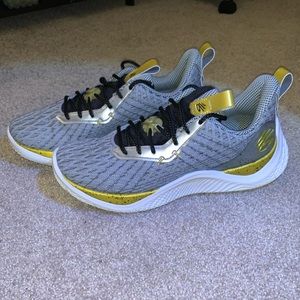 Curry 10 Young Wolf